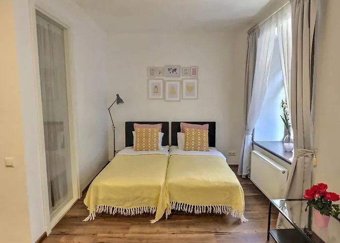 Spacious In Old Apartment *