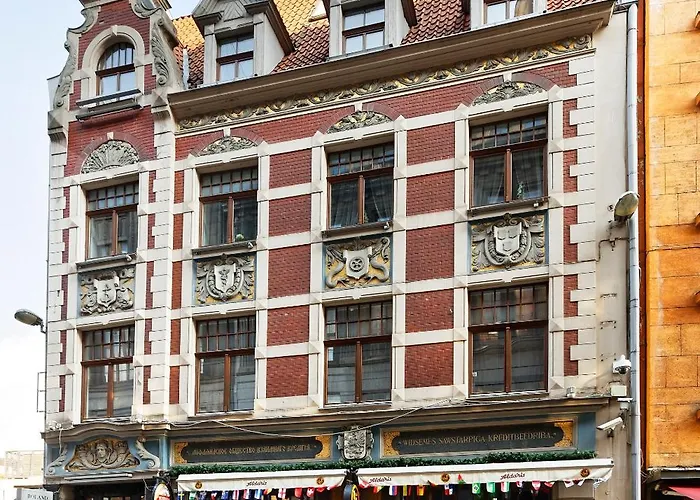 Spacious In Old Appartement Riga