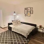 Spacious In Old Apartmán *