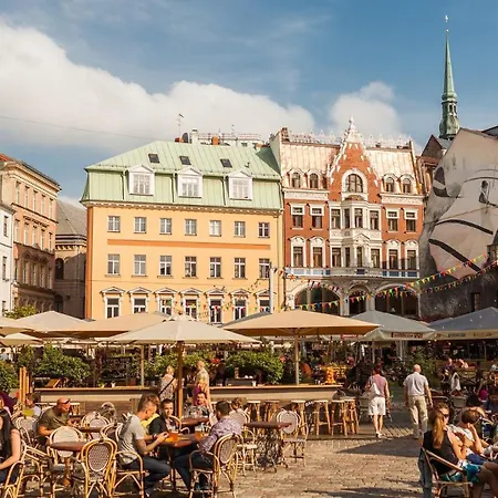 Spacious In Old Apartament Ryga